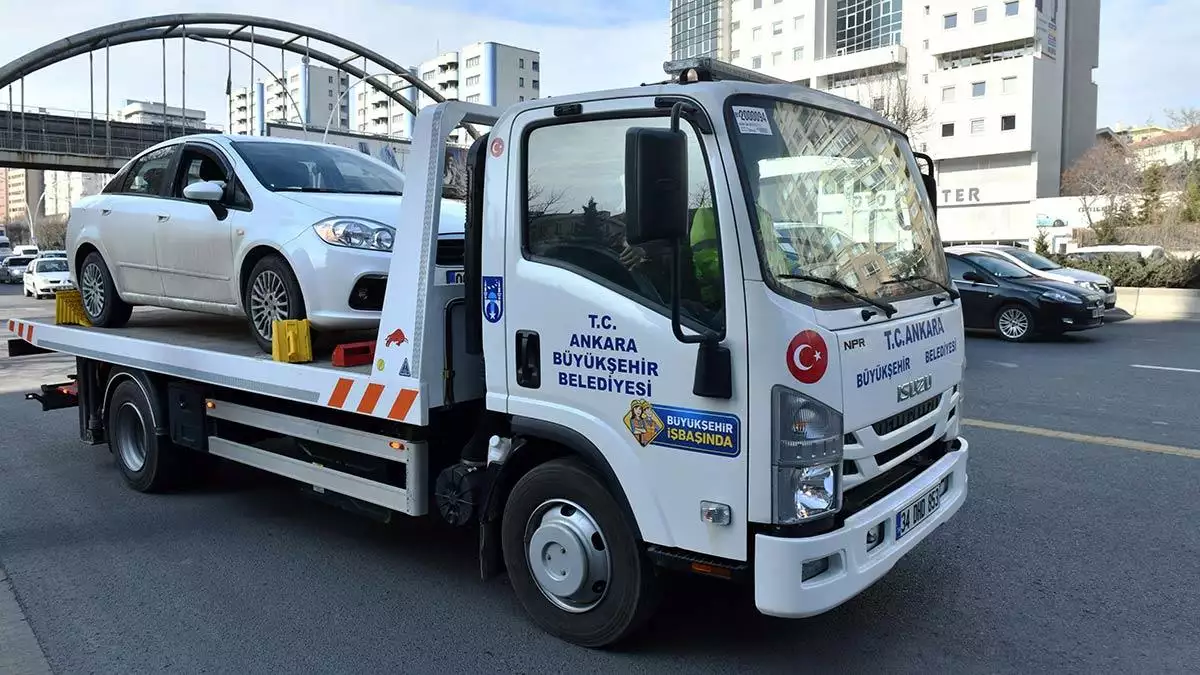 Ankara büyükşehir belediye başkanı mansur yavaş’ın başkentlilerin hayatını kolaylaştırmak ve trafiği rahatlatmak için başlattığı ücretsiz araç çekici hizmeti devam ediyor.