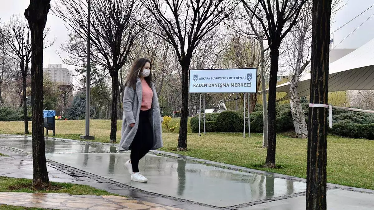 Kadın danışma merkezi başkentli kadınlara hukuksal danışmanlıktan psikolojik desteğe, kadar birçok konuda ücretsiz destek sağlıyor.