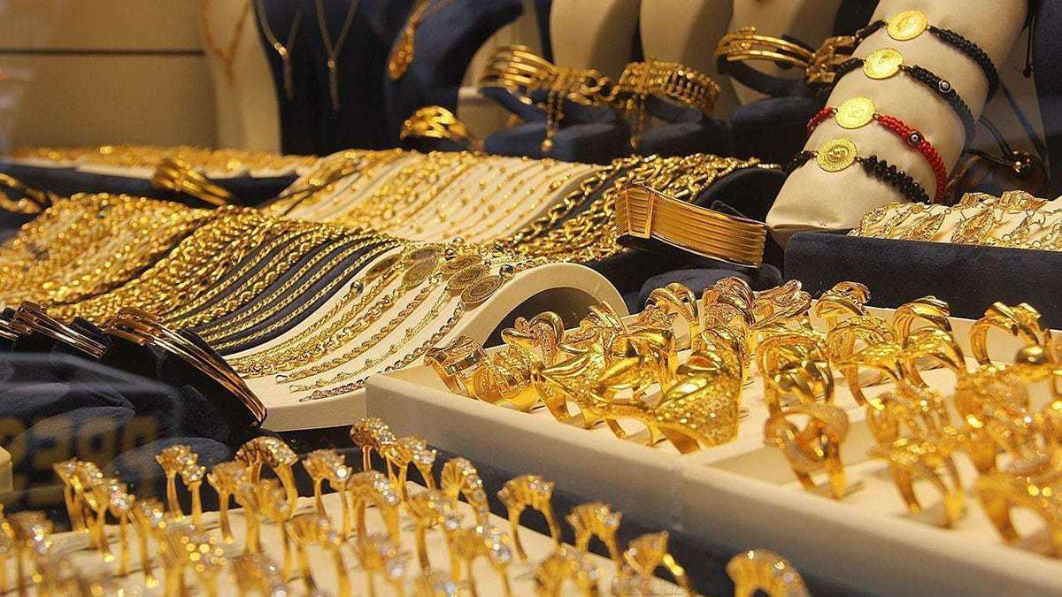 Altın fiyatları düştü petrol yatay