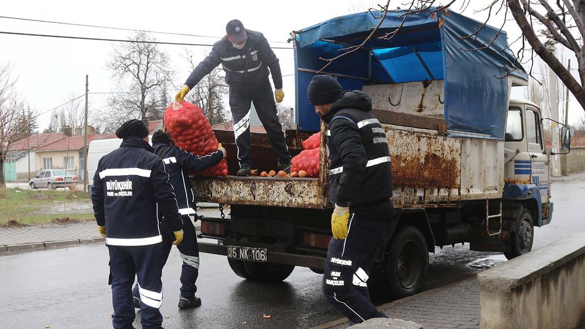 İhtiyaç sahiplerine 40 ton soğan desteği