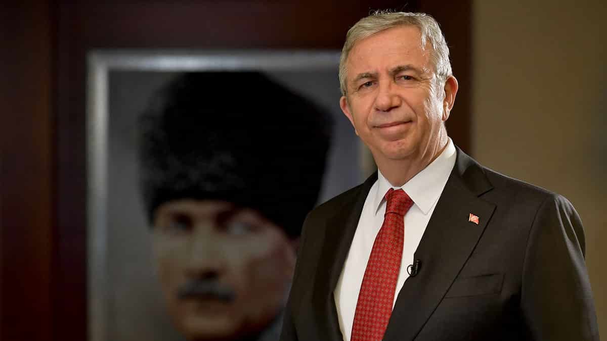 Mansur Yavaş iş yeri kapanan esnafın yanında