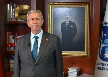 Mansur Yavaş iş yeri kapanan esnafın yanında