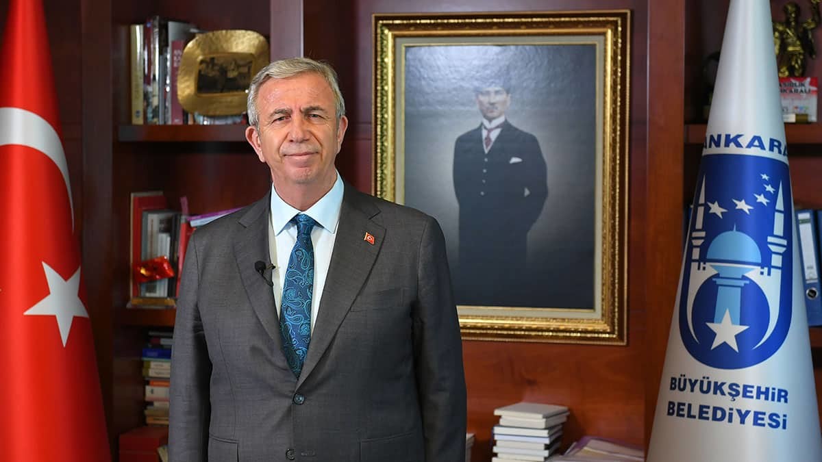 Mansur Yavaş iş yeri kapanan esnafın yanında