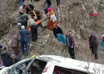 Feci kaza; Öğrenci servisi uçuruma yuvarlandı