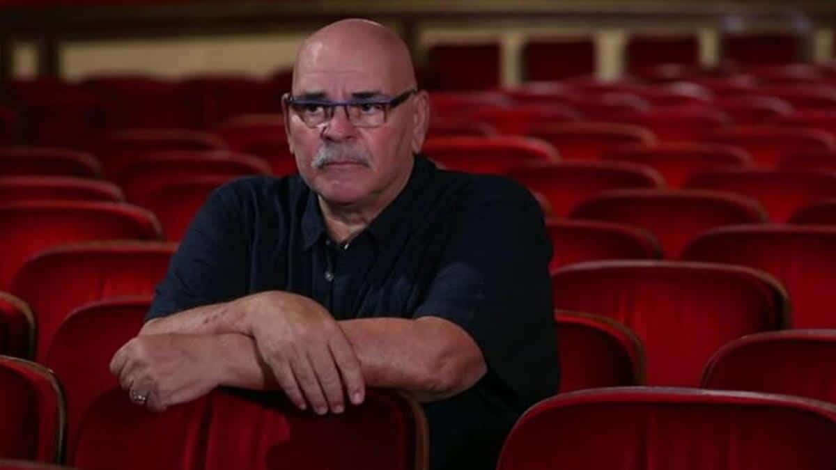 Usta oyuncu Rasim Öztekin, tedavi gördüğü hastanede hayatını kaybetti.