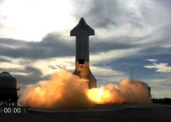 SpaceX'in uzay aracı inişten sonra patladı