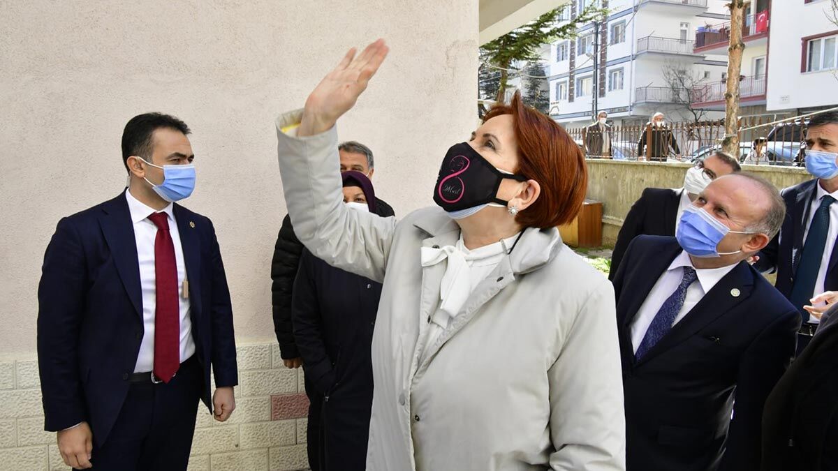 Akşener, "Sayın İmamoğlu'nun attığı tweeti arkadaşlarımız beğenmedi fikirlerini ortaya koydular. Dolayısıyla bende saygı duyuyorum" dedi.