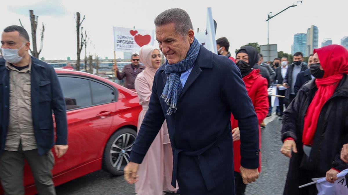 Mustafa Sarıgül, "Tarım ve hayvancılıkta küçük ölçekli çiftçi ne yazık ki kaybolma seviyesine gelmiştir. Küçük ölçekli çiftçileri destekleyeceğiz" dedi.