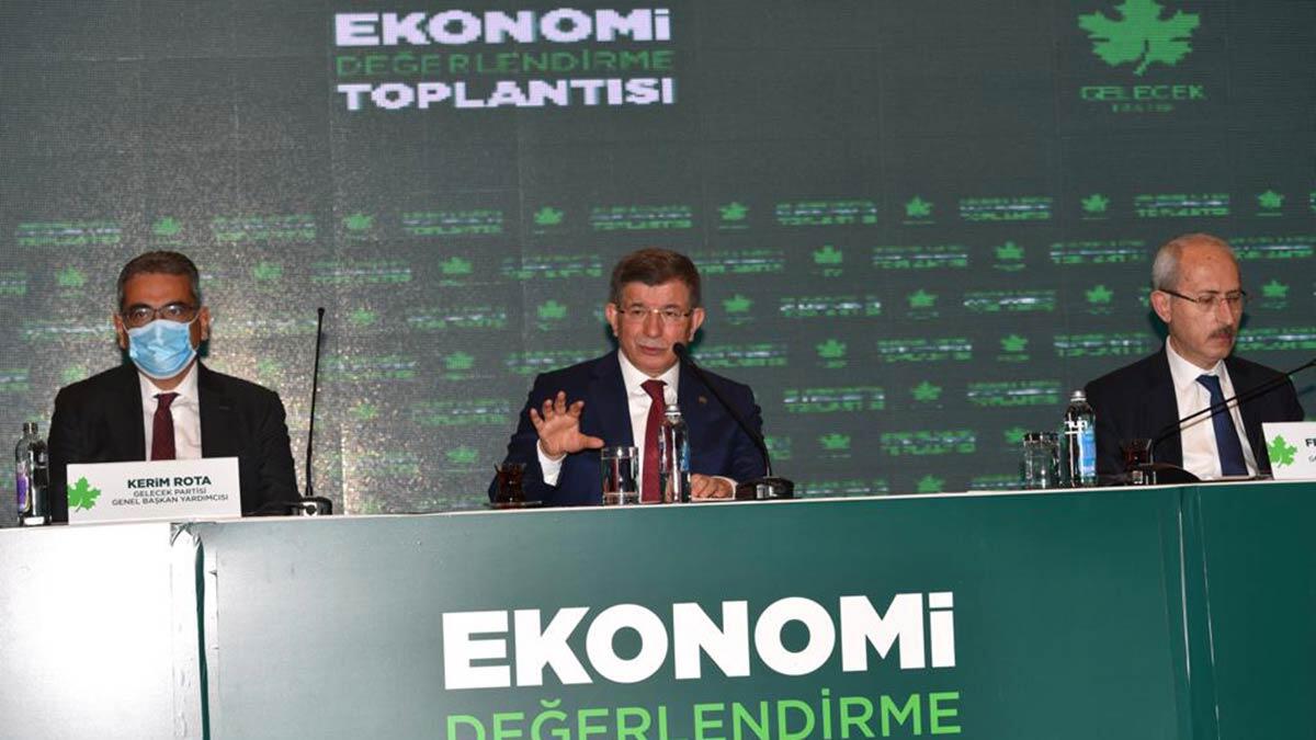 Ahmet Davutoğlu, partinin ekonomi kurmaylarıyla yaptığı basın toplantısında “33 aylık Cumhurbaşkanlığı hükümet sisteminin, üç Merkez Bankası başkanını eskitmesi ve şimdi dördüncüsünü denemekte olması bile başlı başına yaşadığımız sorunu tarif etmeye yeter.