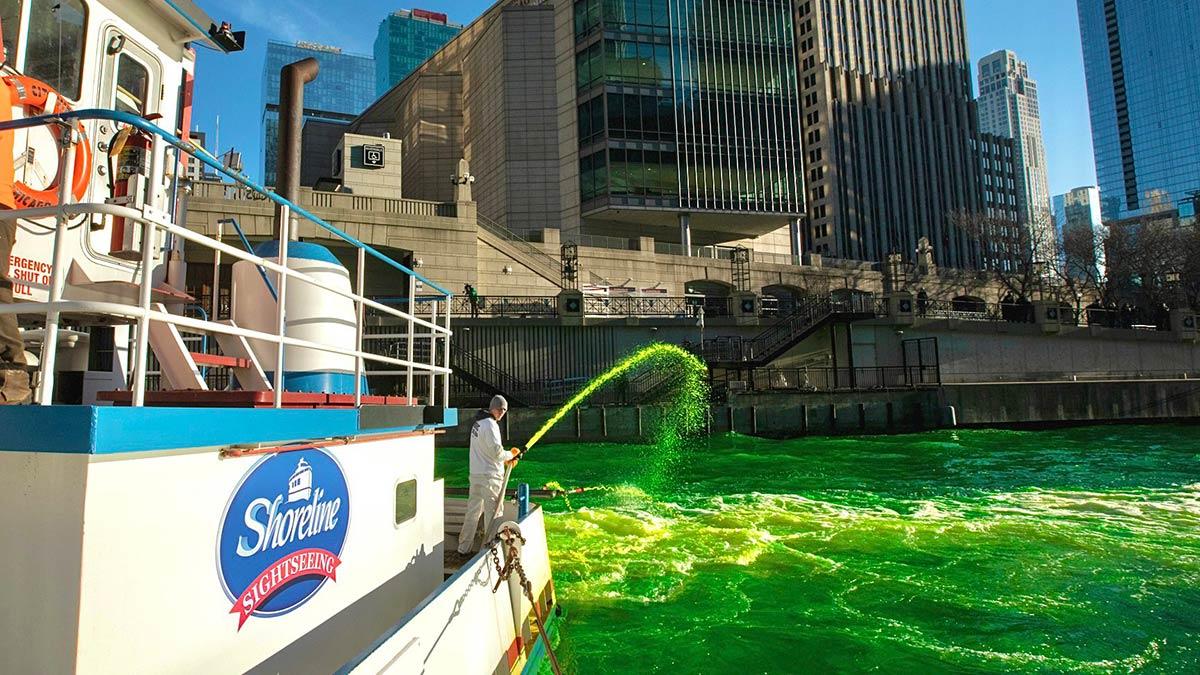 Chicago Nehri yonca yeşiline döndürüldü