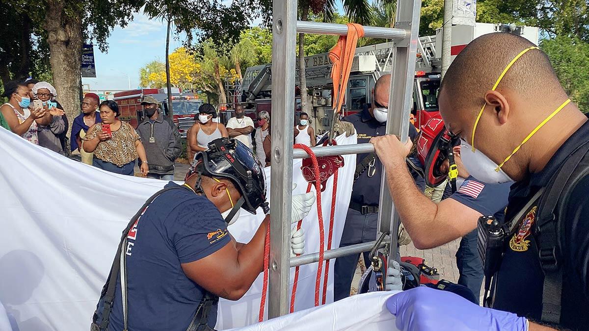 ABD’nin Florida eyaletinde dün sabah kanalizasyon çukurundan bir kadın kurtarıldı. Yetkililer kadının günlerdir kayıp olduğunu açıkladı.