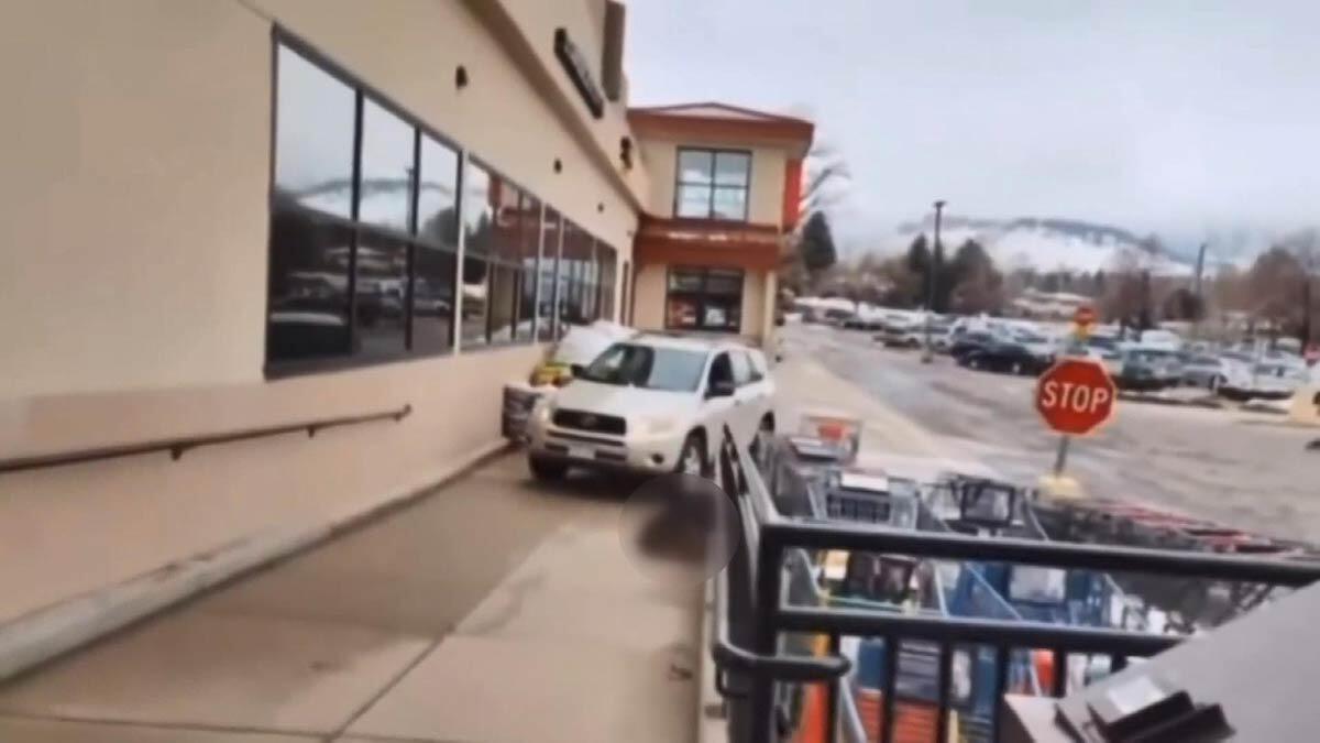 Süpermarketteki silahlı saldırının görüntüleri paylaşıldı