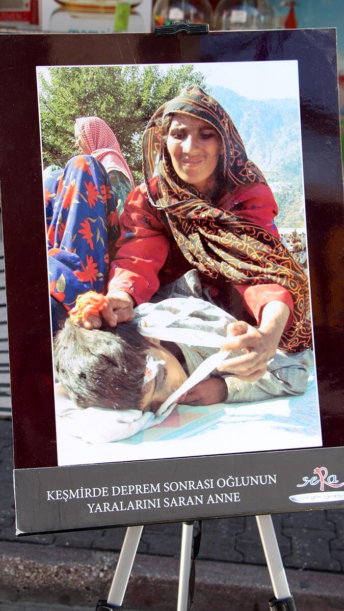 Acıya Emek Eden Kadınlar sokak sergisi düzenlendi