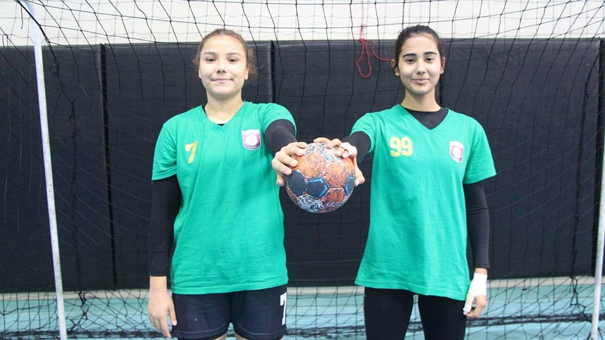 Toprak sahada başladıkları hentboldan Milli Takım'a