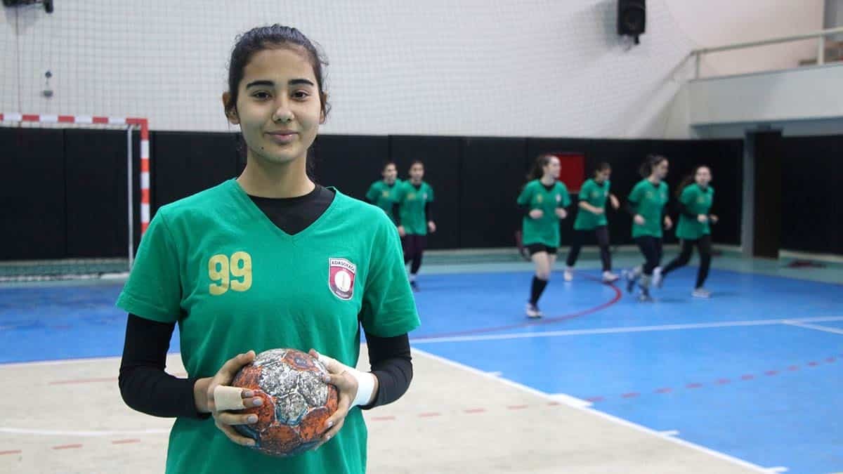 Toprak sahada başladıkları hentboldan Milli Takım'a