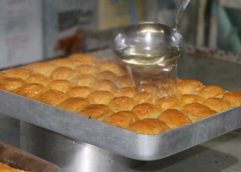 Fıstık veya ceviz yerine bademli baklava
