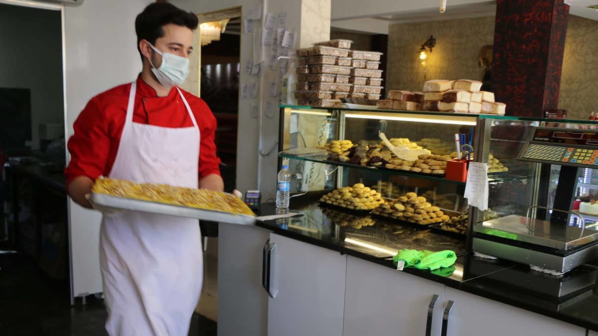 Fıstık veya ceviz yerine bademli baklava