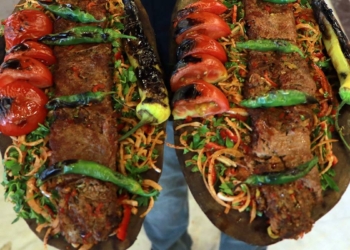 İki yüzlü kebap yoğun ilgi görüyor