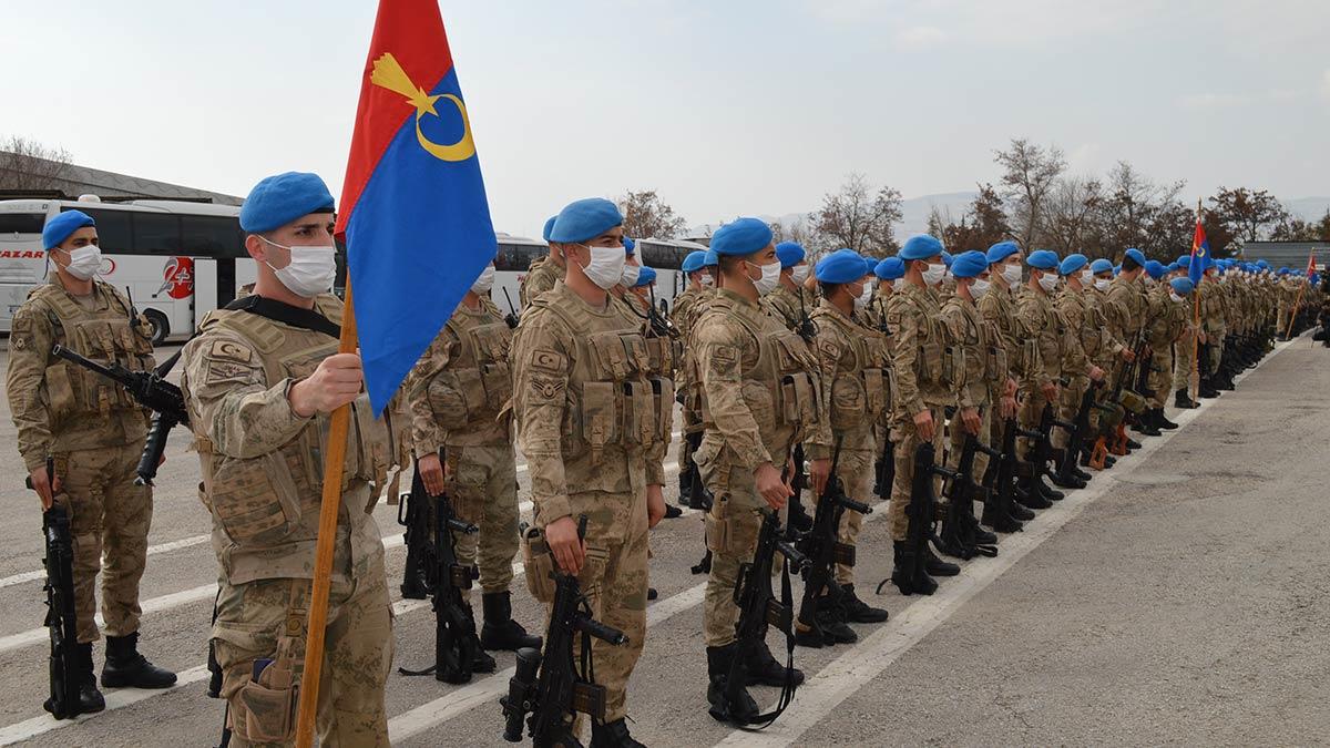 Afrin'den dönen komandolar aileleriyle buluştu