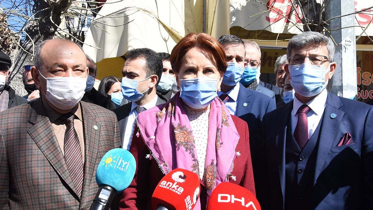 Akşener, "Temel hakem millettir. Hep birlikte göreceğiz, başarılar diliyorum, Ümit Özdağ'a hayatta başarılar diliyorum" dedi.