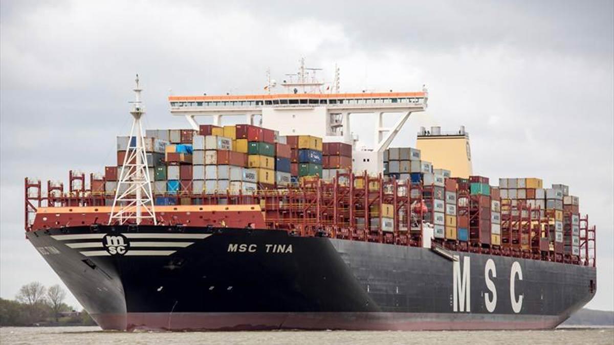 Konteyner gemisi iskeleye çarptı