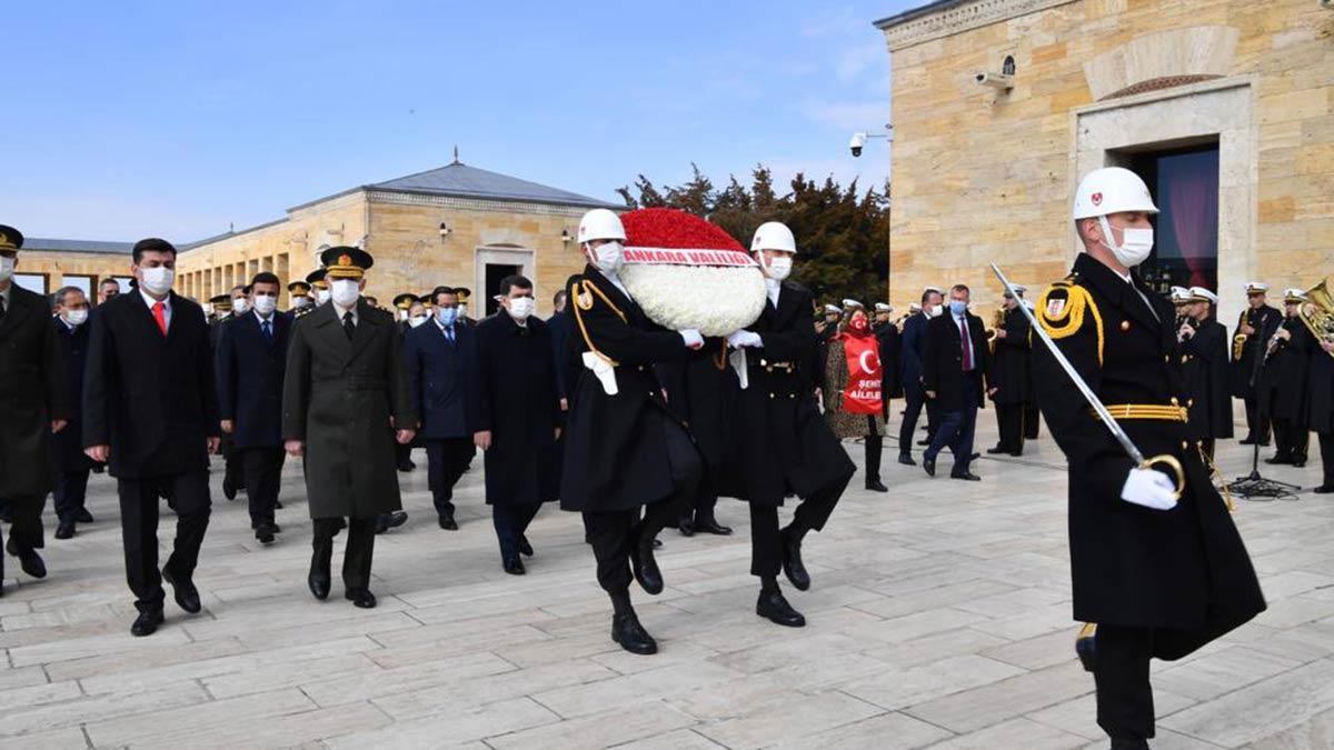 18 Mart Şehitleri Anma Günü ve Çanakkale Deniz Zaferi'nin 106'ncı yılı nedeniyle Ankara Valisi Vasip Şahin Anıtkabir'i ziyaret etti.