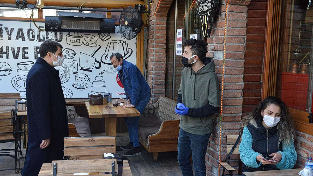 Kovid-19 tedbirlerine yönelik 'Dinamik Denetim Süreci' genelgesi kapsamında Ankara'da 15 bin personelle denetimlere başlandı.