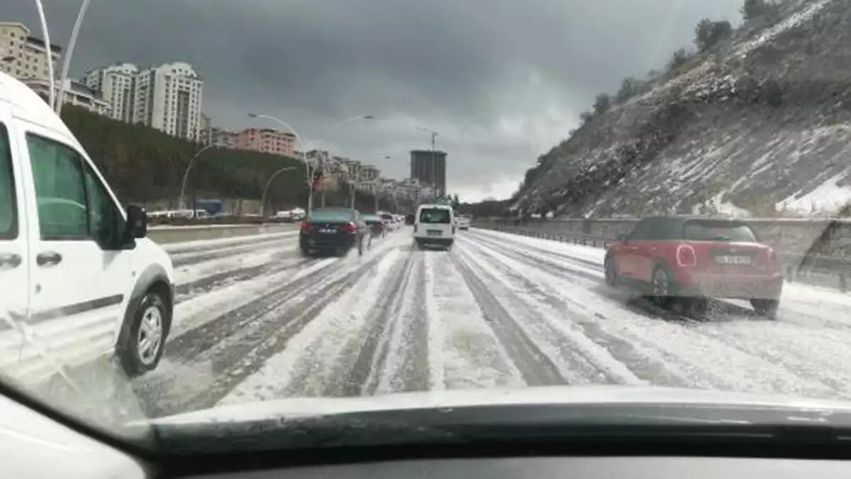 Ankara'da dolu yağışı etkili oldu