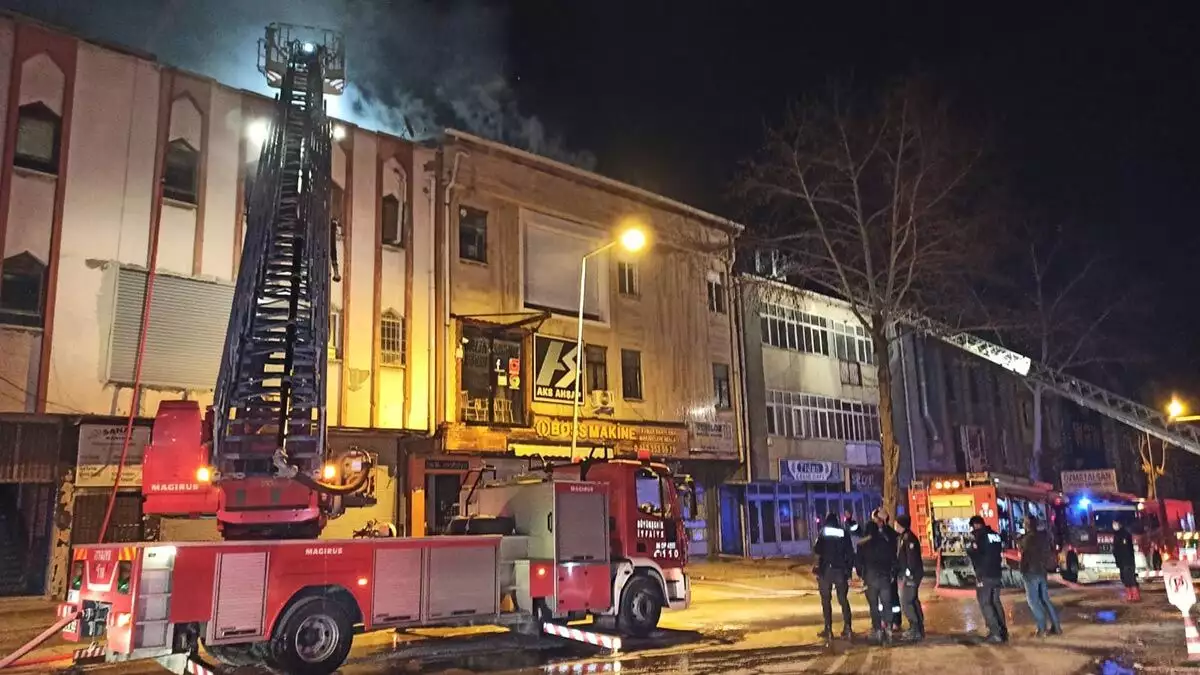 Ankara'da mobilya atölyesindeki yangın korkuttu