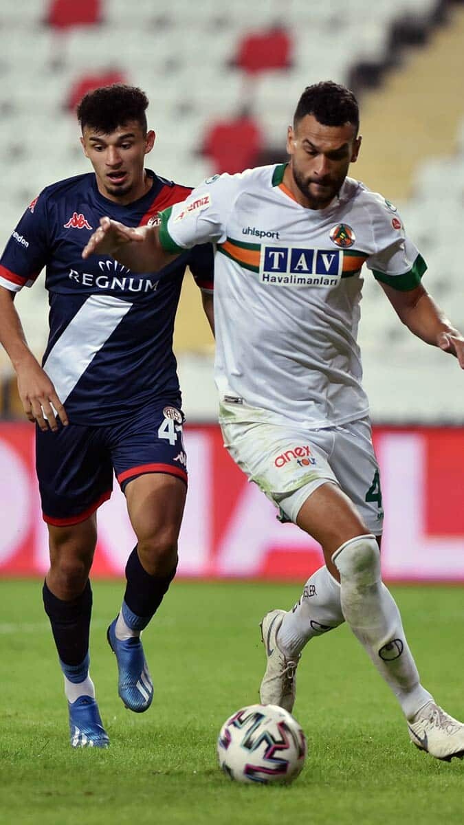 Spor Toto Süper Lig'de Antalya'yı temsil eden Fraport TAV Antalyaspor ile Aytemiz Alanyaspor, Ziraat Türkiye Kupası Yarı Final maçında, geçen yılın ardından 17 Mart'ta ikinci kez karşı karşıya gelecek.