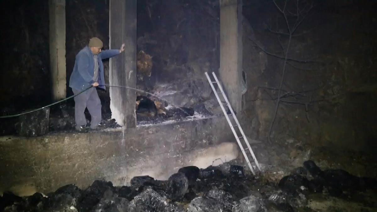 Korku dolu anların yaşandığı Artvin'de köydeki yangın felaketinin boyutu gün ağarınca ortaya çıktı. Evlerine geri dönen vatandaşlar, geriye kalan eşyalarını aradı.