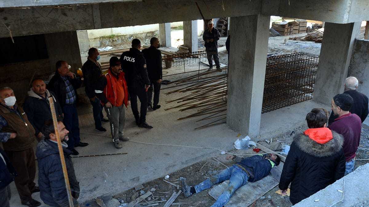 Olay saat 11.30 sıralarında Sandal Sokak'ta meydana geldi.