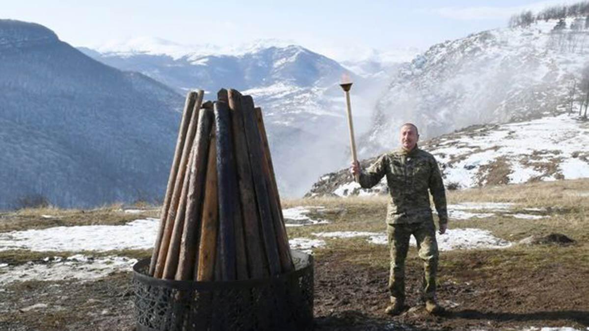 Aliyev Nevruz ateşi yaktı