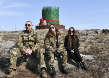 Aliyev Nevruz ateşi yaktı