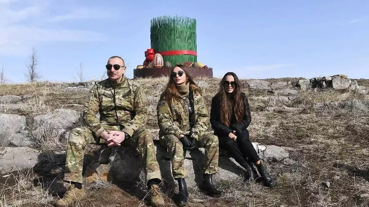 Aliyev nevruz ateşi yaktı
