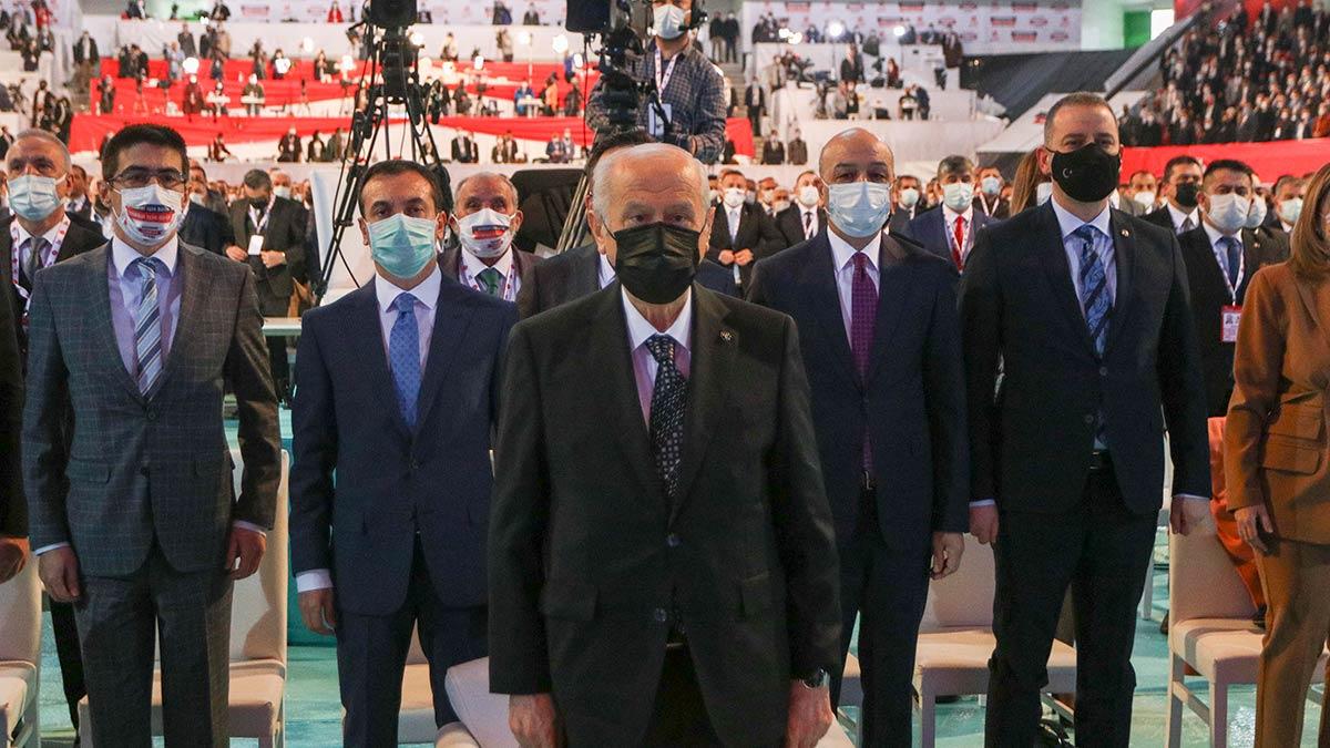 Bahçeli, "HDP, siyasi kisveye bürünmüş suç örgütüdür, herhangi bir isimle açılmamak üzere kapatılması tarihe, millete, adalete ve gelecek nesillere namus görevidir" dedi.