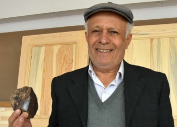 Kaş'ta bulduğu gök taşını satmak istiyor