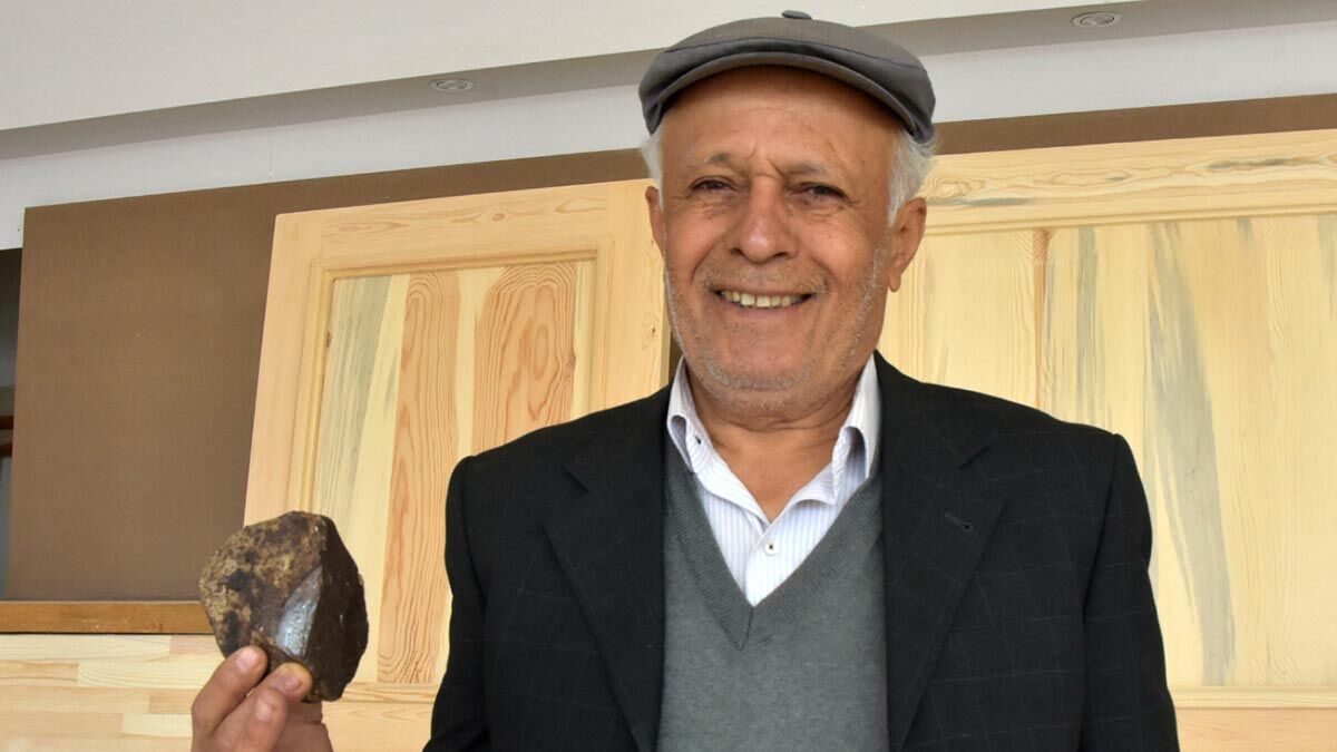 Kaş'ta bulduğu gök taşını satmak istiyor