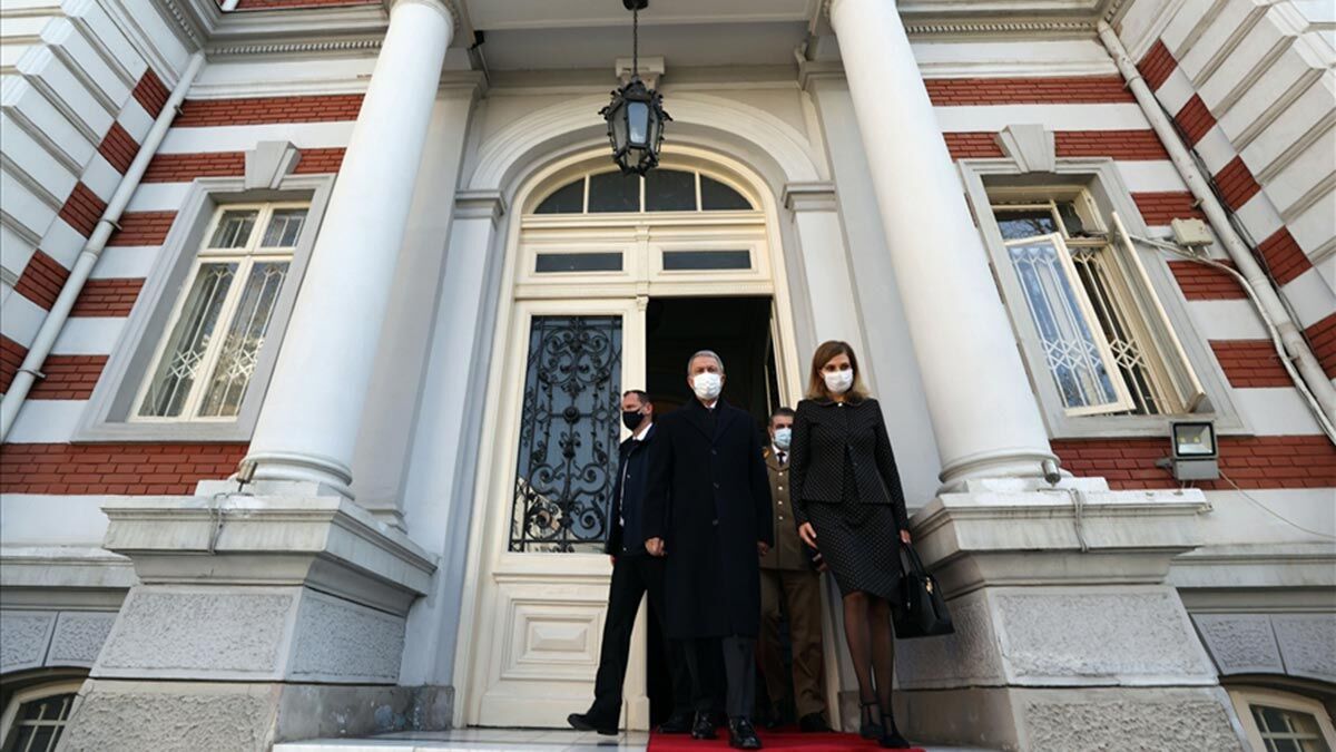 Hulusi Akar Bükreş Büyükelçiliği'ni ziyaret etti