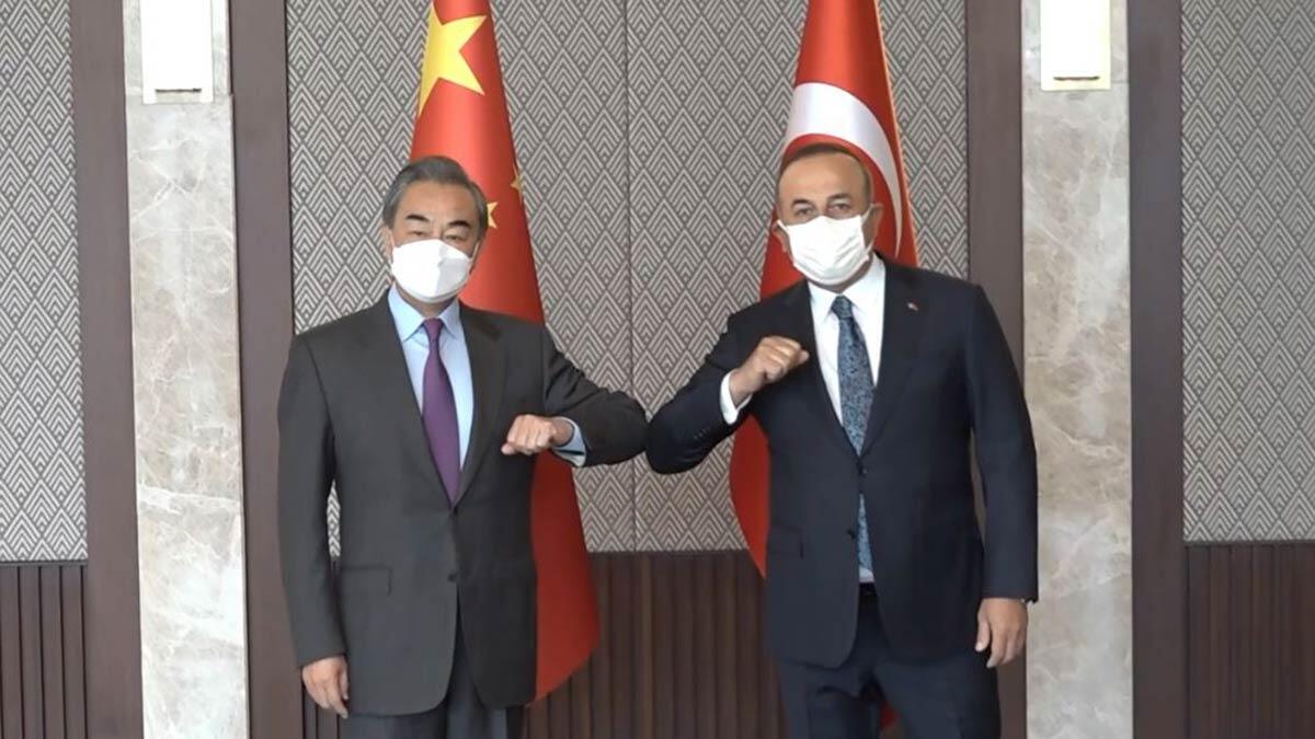 Bakan Çavuşoğlu, Çinli mevkidaşı Wang Yi ile görüştü