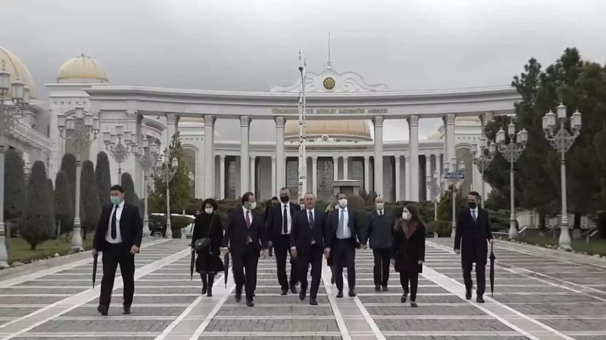 Çavuşoğlu, türkmenistan bağımsızlık anıtı'nı ziyaret etti