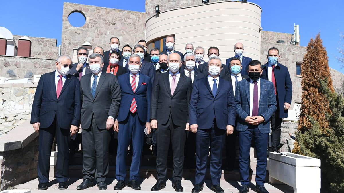 Anadolu'daki karayolu yatırımlarımız devam edecek