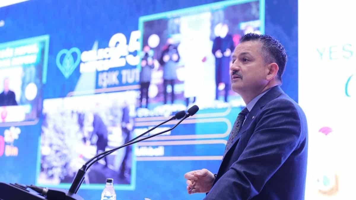 Bakan Bekir Pakdemirli, ormanları, pınarları ve mitolojik geçmişiyle büyük öneme sahip Kazdağları en hızlı şekilde ağaçlandırılacak dedi.