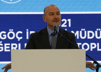 Virüsten korkmayan batı göçten korkmuştur
