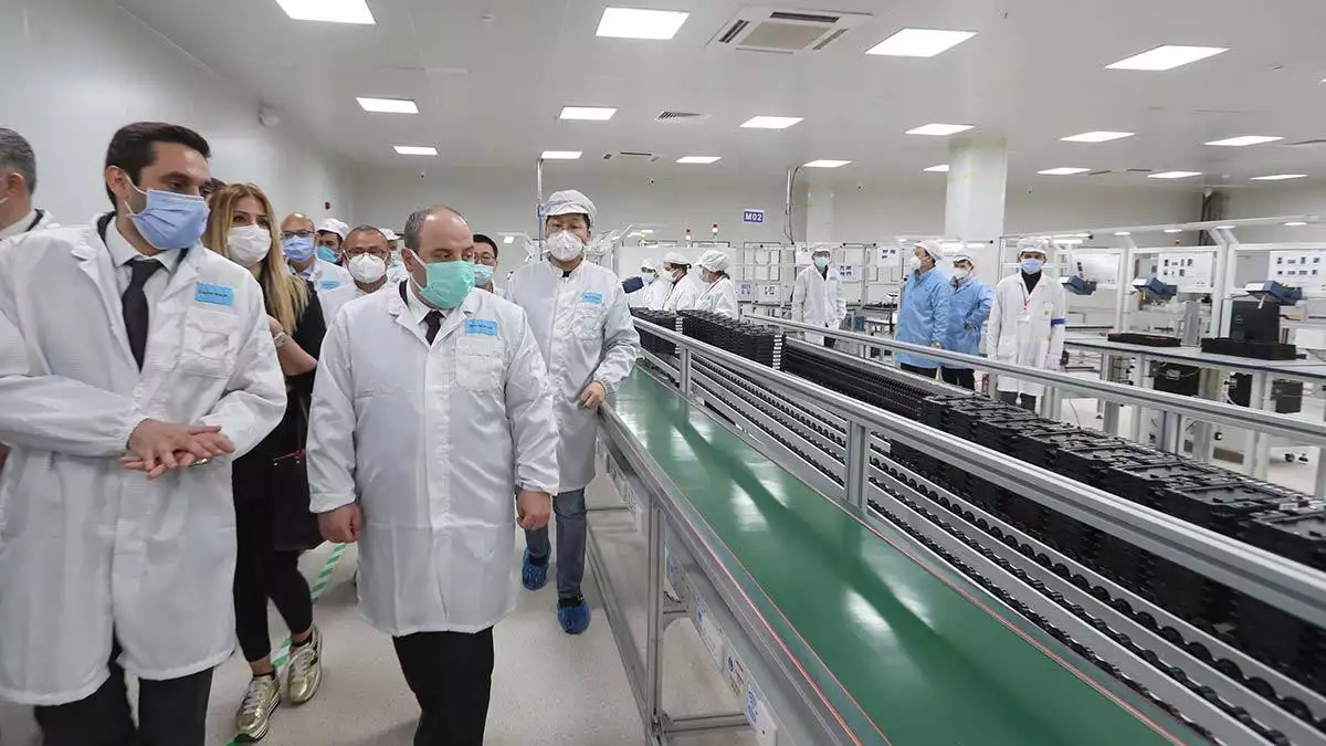 Varank, "önümüzdeki aydan itibaren xiaomi'nin fabrikasında üretilen telefonlar türkiye'de satılmaya başlayacak" dedi.