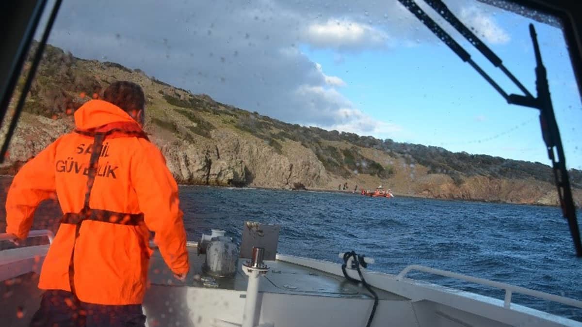 Güneş Adası'nda 33 kaçak göçmen kurtarıldı