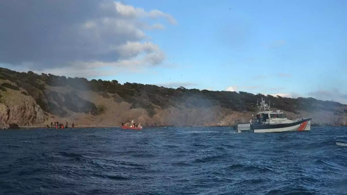 Kaçak göçmenler, i̇l göç i̇daresi müdürlüğü’ne teslim edildi.