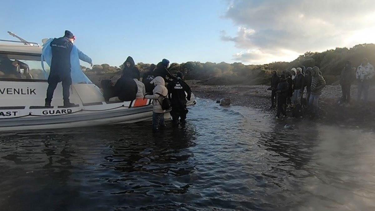Balıkesir'de 65 kaçak göçmen kurtarıldı