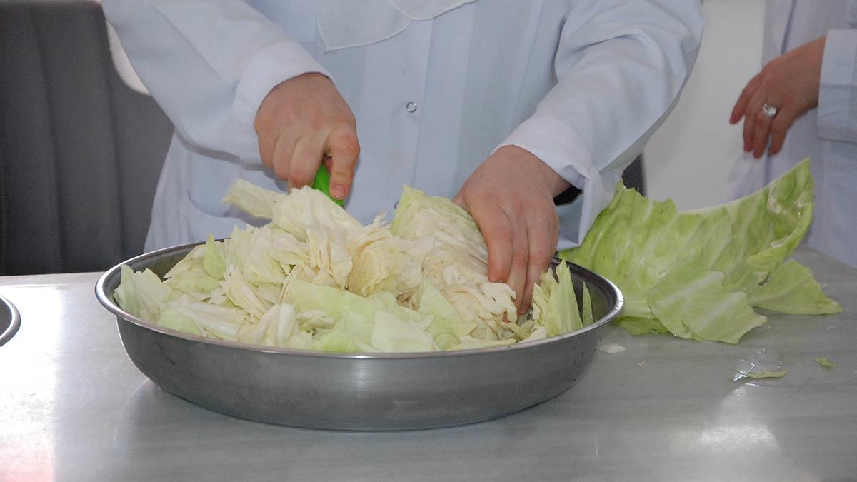 Kadın Mesleki Eğitim ve Beceri Merkezi'nde ayva, portakal ve kiren marmeladının yöresel ürünlerin deneme aşaması yapıldı.