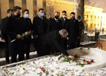 Destici, Muhsin Yazıcıoğlu'nun kabrini ziyaret etti